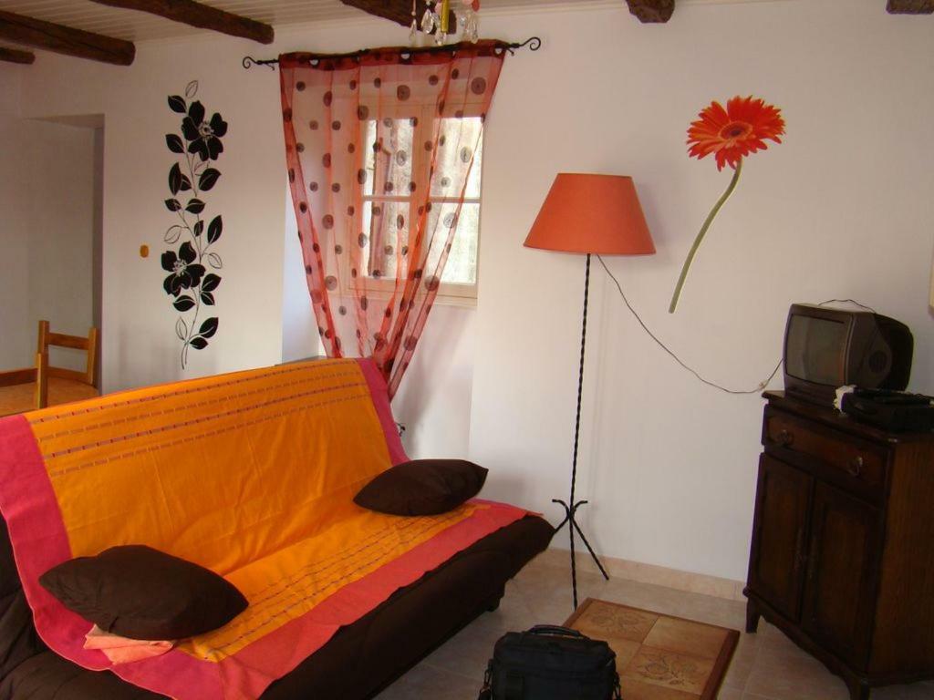 Gite De L Oustalneou Cuzorn Exterior foto